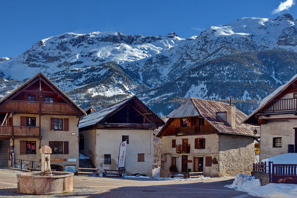 Pays des Écrins - Vallouise, Place de l'Église