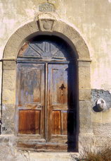 Nvache - Roubion - Chapelle Saint-Sauveur - Faade et porte date de 1702