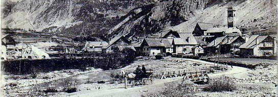 Plampinet - Le hameau (1482 m) vu de l'aval vers 1900 - Imp.-Pap. Chautard, Brianon et Ste-Catherine