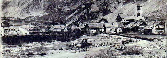 Plampinet - Le hameau (1482 m) vu de l'aval vers 1900 - Imp.-Pap. Chautard, Briançon et Ste-Catherine