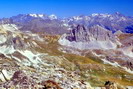 Vallée Étroite - Valle Stretta - Le cirque ouest dominé par le Mont Thabor (3178 m) et le Grand Séru (2888 m) - Au fond, le Mont Blanc et la Vanoise