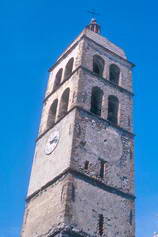 Clocher à l'impérial de l'église des Guibertes