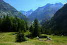 Travers des Lacs - Vestiges de cabanes en pierres sches