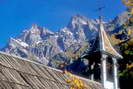 Ailefroide - La chapelle sur fond de Pic de Clouzis (3465 m)