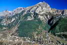 Vue générale du Grand Parcher au pied des Têtes d'Aval et d'Amont de Montbrison