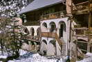 Pelvoux - Le Poët - Maison traditionnelle avec balcon à arcades