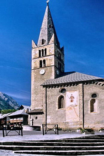 Vallouise - Place de l'�glise en 2006