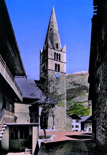 Vallouise - Place de l'�glise dans les ann�es 1960