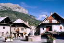 Vallouise - Place de l'Église en 2006