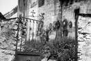 Vallouise - Place de l'Église entre les deux guerres, cimetière, porte en fer forgé