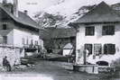 Vallouise - Place de l'Église vers 1910, Fontaine, Lavoir, Mairie, Café des Alpes