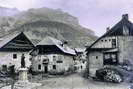 Vallouise - Place de l'Église vers 1930, Monument aux morts, Épicerie, Mercerie