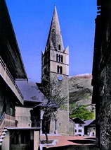 Vallouise - Place de l'Église et Chapelle des Pénitents vers 1960