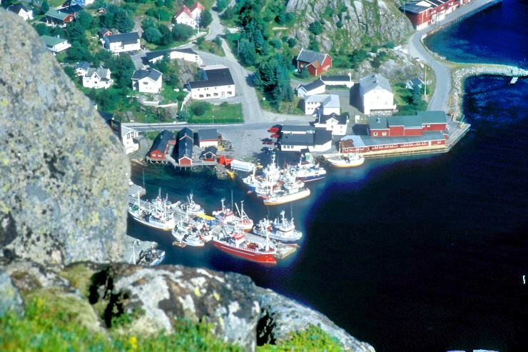 Ballstad - Entre du port vue de Ballstadheia (268 m)
