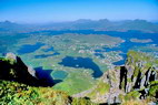 Ballstad - Panorama du Munkan vers le nord-est - Sjvatnet et Storvatnet - Au fond au-del du Buksnesfjorden, Justadtinden (738 m)