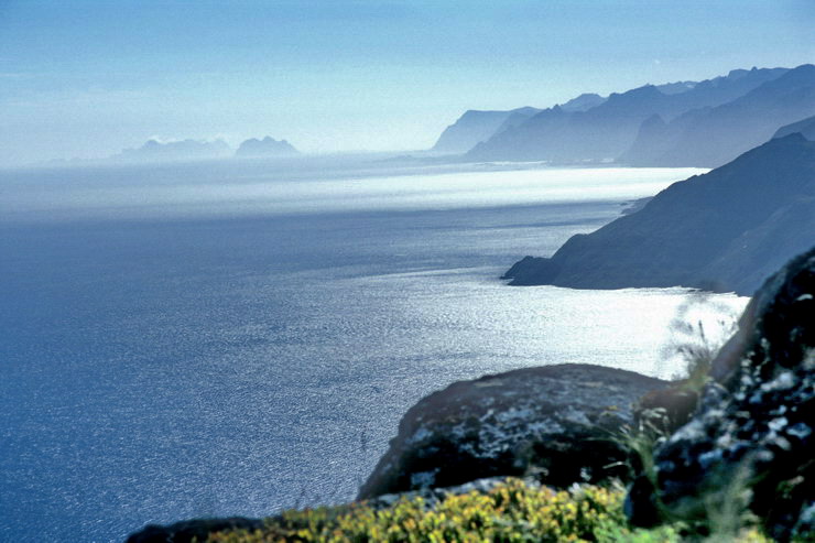 Ballstad - Panorama du Munkan vers le sud-est - Au loin, Vry, Mosken et le sud de Moskenesy