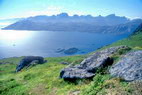 Ballstad - Panorama du Munkan vers le sud-est - Au fond, Flakstady - Du Stortinden (866 m) au Sterjntinden (934 m)