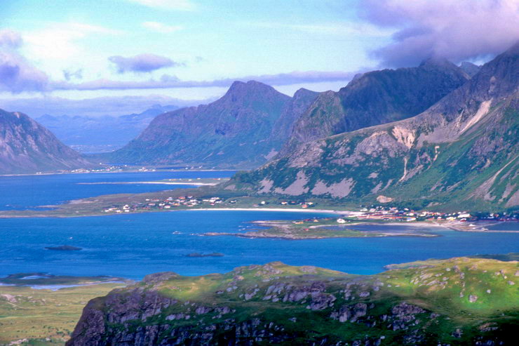 Fredvang - Ramberg - Au fond, Vareid et Blekktinden (652 m)