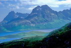 Fredvang - Narvtinden (688 m) au del du Selfjorden