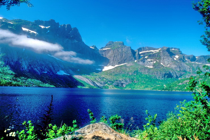 Nusfjord - Storvatnet - Stjerntinden (934 m) et Bjrntinden (802 m)