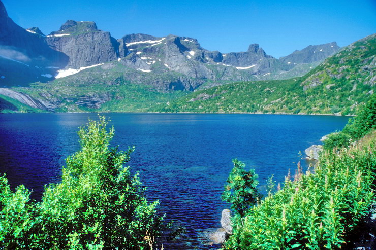 Nusfjord - Storvatnet - Bjrntinden (802 m)