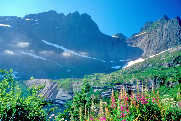 Nusfjord - Storvatnet - Stjerntinden (934 m)