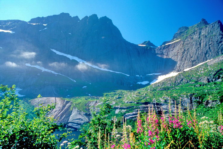 Nusfjord - Storvatnet - Stjerntinden (934 m)