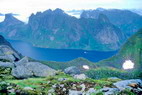 Srvgen - Kjerkfjorden - Rostad - Rostadtinden (767 m) vus depuis le Munkan (775 m)