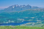 Stamsund - Depuis le sommet du Nubban - Storfjorden - Au fond, Himmeltindan (931 m)