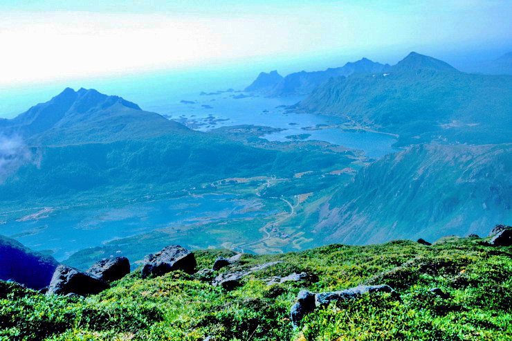 Stamsund - Finnstadpollen depuis le Justadtinden (738 m)