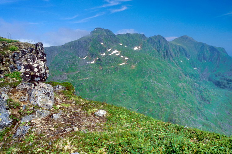 Stamsund - Justadtinden (738 m) vu du Steindalstinden (464 m)