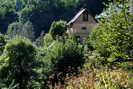 Entraunes - Estenc - Ferme des Louiqs dans son crin de verdure