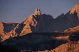 Entraunes - Estenc - Ferme des Louiqs - Lever de soleil sur les Aiguilles de Pelens (2523 m)