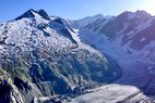 Tr la Tte -  g., Aiguille de la Brangre (3425 m) et Dmes de Miage (3670 m) - Au centre, le Mont Blanc (4808 m) -   d., Glacier de Tr la Tte - Aiguilles de Tr la Tte (3930 m) et des Glaciers (3816 m)