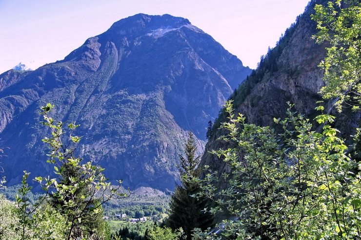 Le Lauvitel - Avalanche de la Ruissella - Massif de Belledonne (en arrire plan)