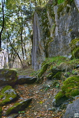 Passage taillé d'un éperon rocheux