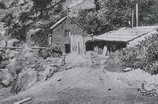 Mines d'argent du Fournel - Entre de la grande galerie dcoulement de la mine du Fournel, en activit entre 1905 et 1908 - Sortie des wagonnets vers la Laverie du Bas - Btiment du compresseur en bordure du Fournel