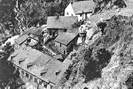 Mines d'argent du Fournel - L'établissement dans les gorges au bord du Fournel - Forges, magasin et charpenterie à l'arrière plan, l'atelier au premier plan