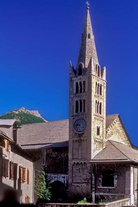 Saint-Martin-de-Queyrières - Église Saint-Martin du XVe siècle