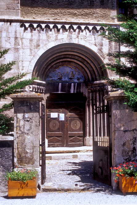 Saint-Martin-de-Queyrires - glise Saint-Martin (XVe sicle), M.H. - Le porche