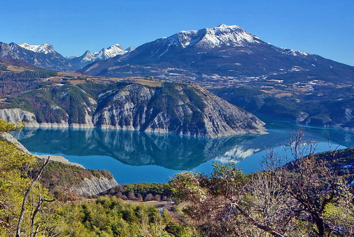 Ubaye-Serre-Ponçon - Vue générale par-delà le Sauze-du-Lac