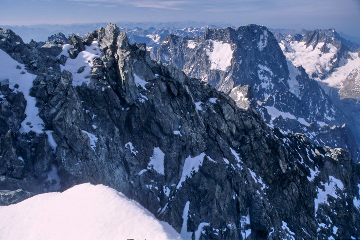 Barre des crins (4102 m) - Parcours de l'arte sommitale de la Barre - L'Ailefroide (3954 m), les Bans (3669 m)