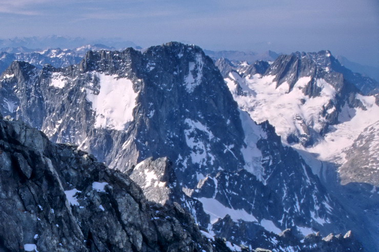 Barre des Écrins (4102 m) - Parcours de l'arête sommitale de la Barre - L'Ailefroide (3954 m), les Bans (3669 m), le Sirac (3441 m)