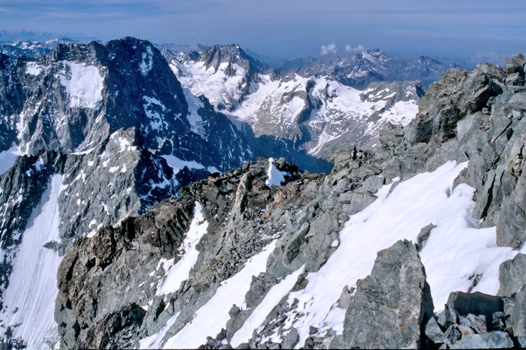 Barre des Écrins (4102 m) - Parcours de l'arête sommitale de la Barre - L'Ailefroide (3954 m), les Bans (3669 m)
