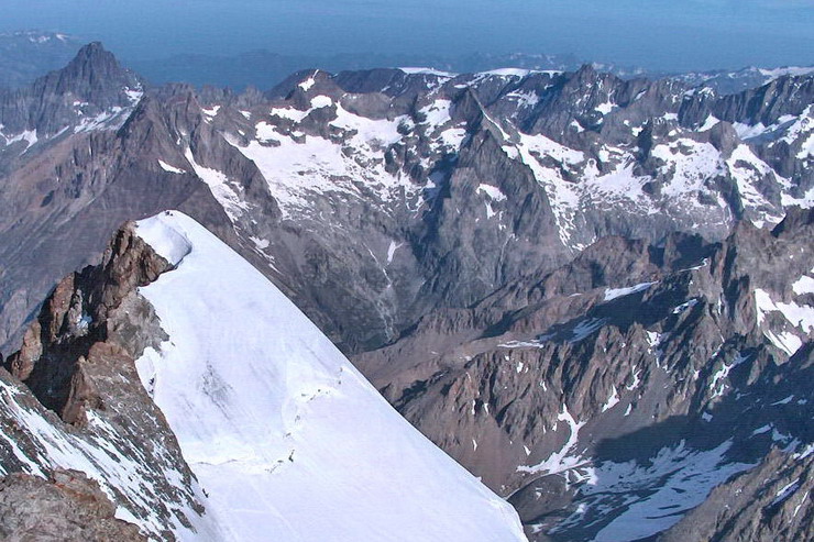Barre des Écrins (4102 m) - Dôme de Neige des Écrins (4015 m) - Aiguille du Plat de la Selle (3596 m),  Massif du Soreiller