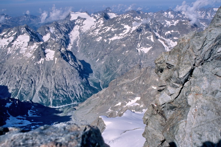 Barre des crins (4102 m) - Panorama du sommet : les Rouies (3589 m), Glacier du Chardon