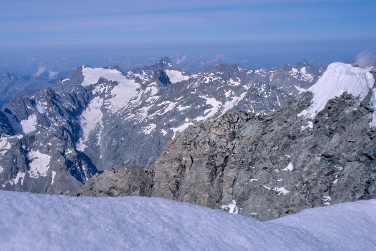 Barre des crins (4102 m) - Panorama du sommet : les Rouies (3589 m), Glacier du Chardon