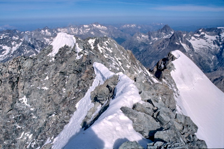 Barre des crins (4102 m) - Arte sommitale et Dme de Neige des crins (4015 m)