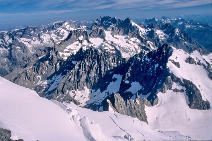 Barre des crins (4102 m) - La Meije (3982 m) au-del du Col des crins