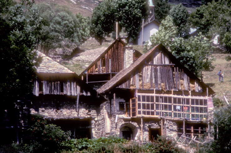 Dormillouse - Les Enflous (1680 m) - Maisons traditionnelles